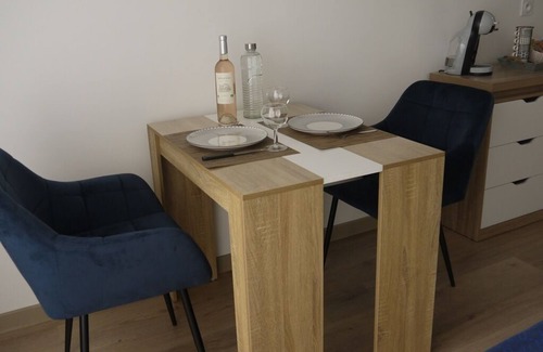 Eguilles Apartment | Studio with private terrace and swimming pool. 15 minutes from the historic center of Aix-en-Provence