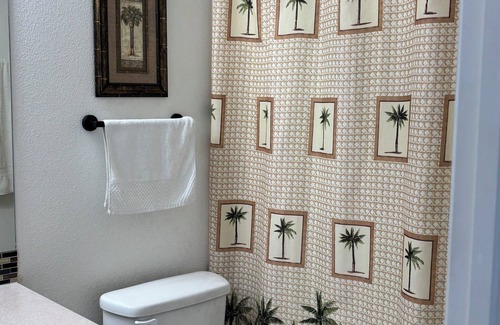 Regal Palms Apartment | STUDIO WITH PRIVATE ENTRANCE!