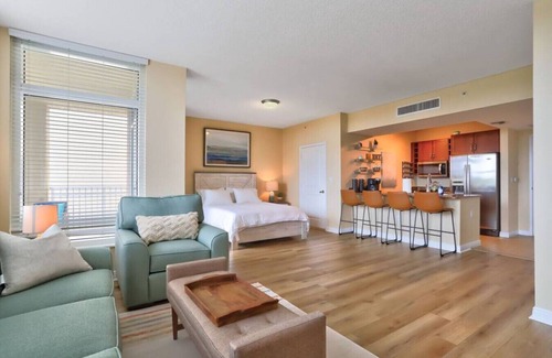 Boynton Beach Condo | Studio with rooftop pool in Boynton Beach