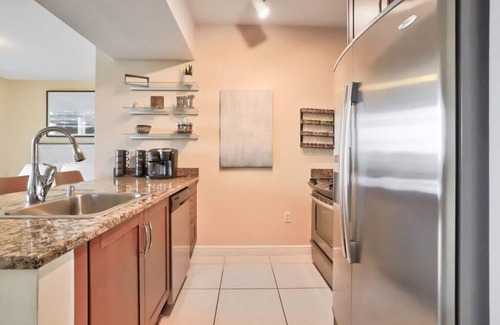 Boynton Beach Condo | Studio with rooftop pool in Boynton Beach