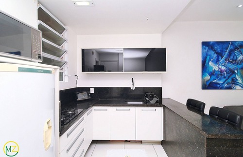 Copacabana Apartment | Studio with side view to the sea in Copacabana