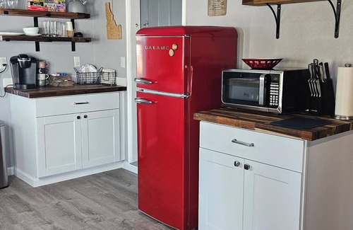 Payette Apartment | Studio with so much to offer! Small family and pet friendly.