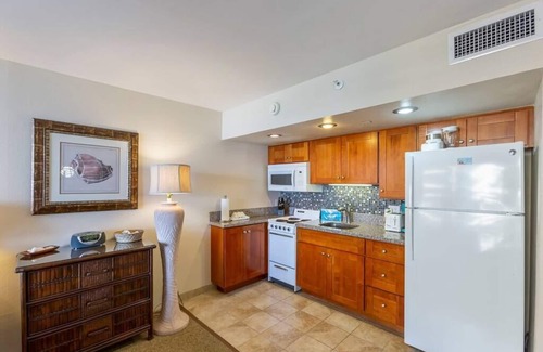 Kahana Apartment | Studio with stunning ocean views at Royal Kahana