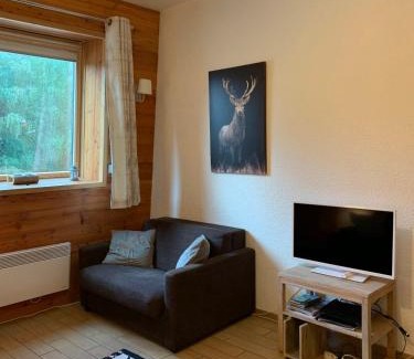 La Salle-les-Alpes Apartment | Studio with swimming pool near the slopes