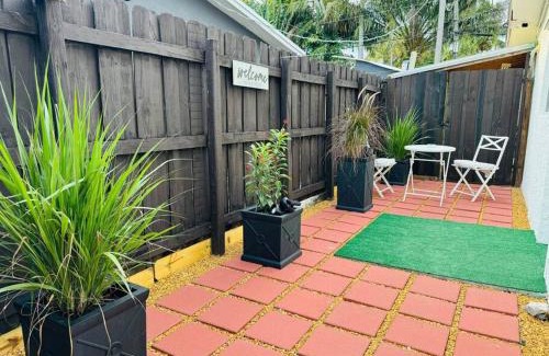 Driftwood Apartment | Studio with Terrace Near Hard Rock-Patio