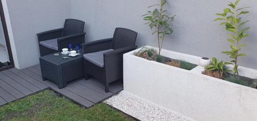Srodmiescie Apartment | Studio z ogrodem przy Orlej