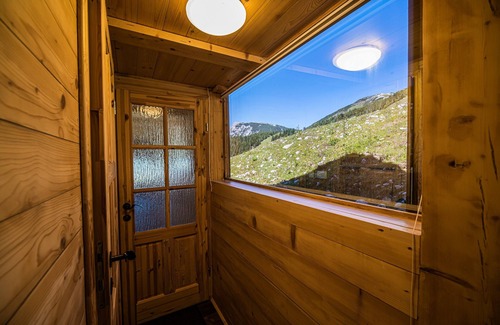 Ambroz pod Krvavcem Apartment | Studio ZVOH on Krvavec