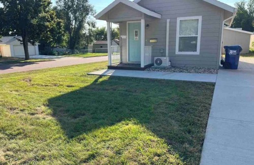 Sioux Falls House | StudioHome,W/D in Unit,Full Kitchn,NearHospitals