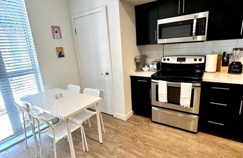 Little Armenia Apartment | Studios Universal 10 min drive FREE parking and WIFI