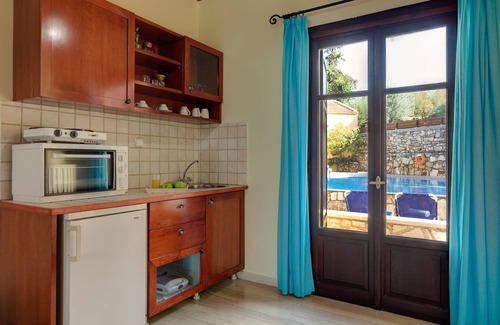 Douliana House | Studios with kitchen, swimming pool, internet, quiet village, near beaches