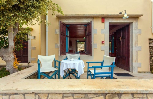Douliana House | Studios with kitchen, swimming pool, internet, quiet village, near beaches
