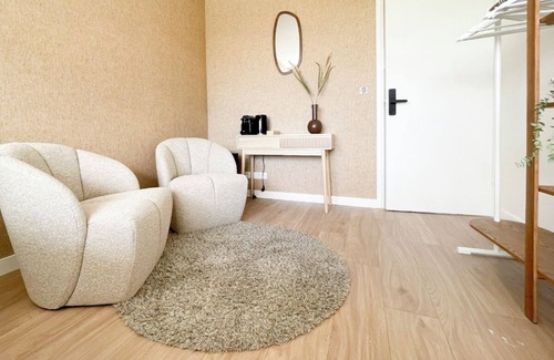 Municipality of Tilburg Apartment | Study hard, relax harder. Stay near University Tilburg and enjoy fresh air and greenery right outside. Great value, shared facilities, and a peaceful vibe — ideal for student life.