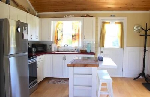 Morell House | Stukely Cottage with Private Beach Access