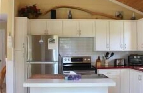 Morell House | Stukely Cottage with Private Beach Access