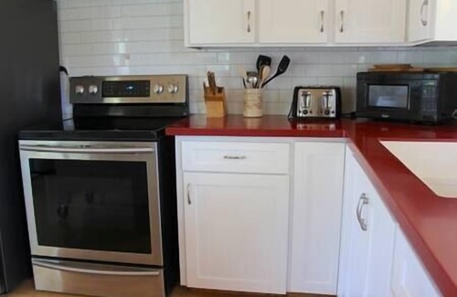 Morell House | Stukely Cottage with Private Beach Access