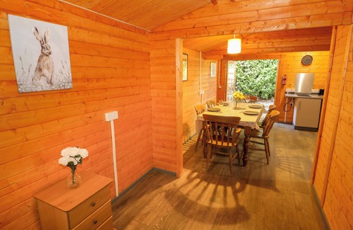 Longborough Cottage | STUMPS CROSS LODGE, pet friendly, with a garden in Winchcombe