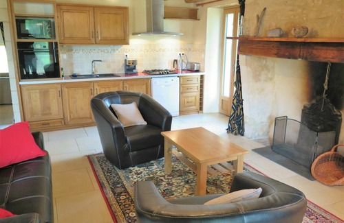 Blanquefort-sur-Briolance House | Stunning villa for 4 guests with WIFI, TV, terrace, pets allowed, panoramic view and parking