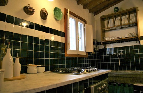 Giovi-Ponte Alla Chiassa Villa | Stunning villa for 11 people with WIFI, private pool, TV, patio and parking, close to Arezzo