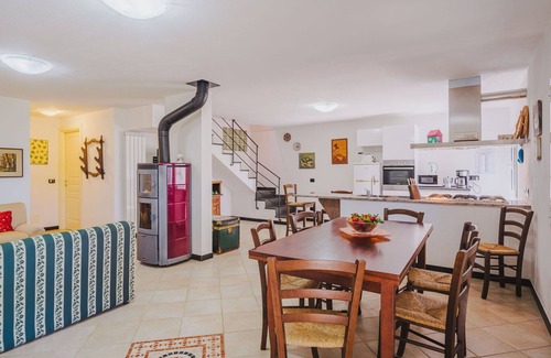 Velva House | Stunning villa for 8 guests with WIFI, TV, terrace, pets allowed and parking