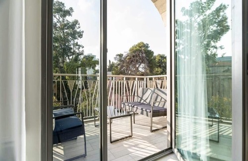 Mea She'arim Apartment | Stunning 1 bdm, Shaul Adler st