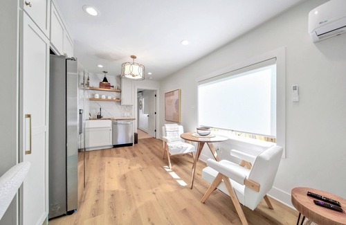 Houston House | Stunning 1 Bed/1 Bath only 4 Miles from IAH