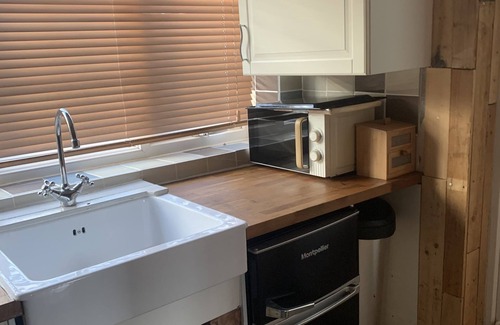 Queensbury Cottage | Stunning 1-Bed Cottage in Halifax