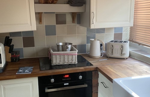 Queensbury Cottage | Stunning 1-Bed Cottage in Halifax