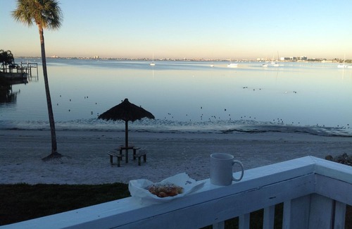 Bayview Condo | Stunning 1 Bed Ocean/Beachfront Condo with GREAT Reviews.