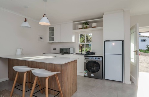 Plettenberg Bay Cottage | Stunning 1-Bedroom Vineyard Cottage