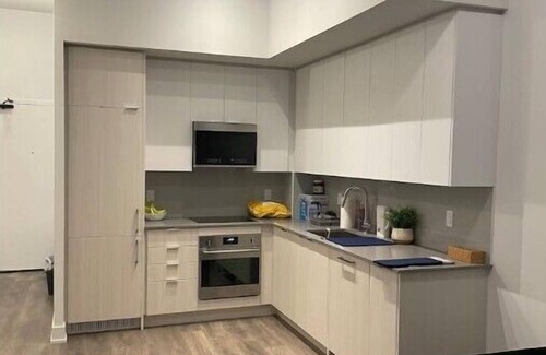 Oakville Apartment | Stunning 1 Bedroom+Den Condo .n