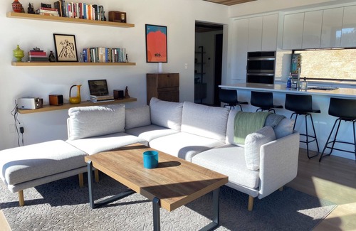 Somerset House | Stunning 1-bedroom home in the enchanting Sierra Foothills