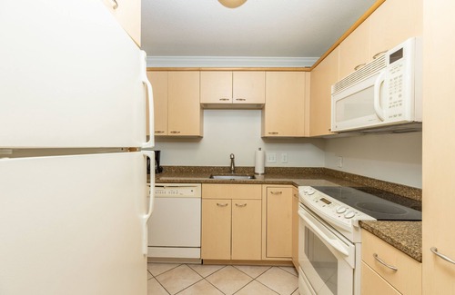 Fenway–Kenmore Apartment | Stunning 1 Bedroom in Luxury High Rise with Views