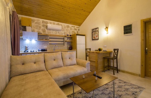 Kas House | Stunning 1 Bedroom Villa with Secluded Outdoor Pool & Heated Indoor Pool