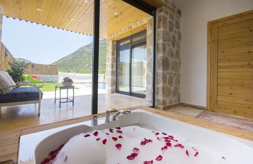 Kas House | Stunning 1 Bedroom Villa with Secluded Outdoor Pool & Heated Indoor Pool