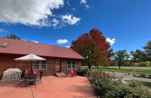 Palisade House | Stunning 100-acre Riverfront Ranch & Orchard, Close to Wineries, Amazing Views.