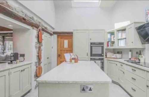 Briercliffe Cottage | Stunning 1700’s Cottage with unparalleled views.