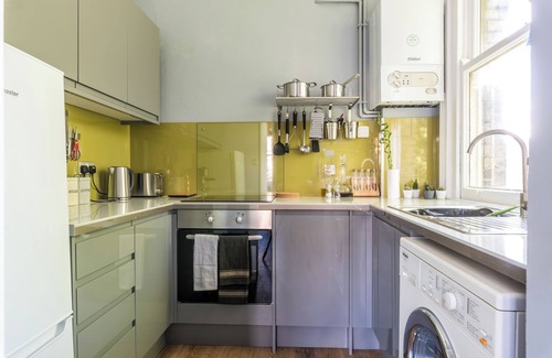 Hove Apartment | Stunning 1BD flat, minutes from the beach front!