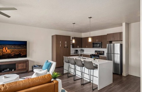 Rio Grande Apartment | Stunning 1BD Pool/Htub/Gym Near Convention Centre