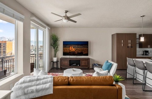Rio Grande Apartment | Stunning 1BD Pool/Htub/Gym Near Convention Centre