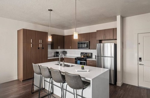 Rio Grande Apartment | Stunning 1BD Pool/Htub/Gym Near Convention Centre