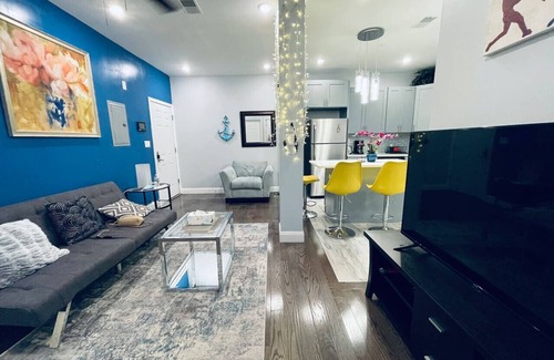 Gayborhood Apartment | Stunning 1Bedroom Apartment in Center City