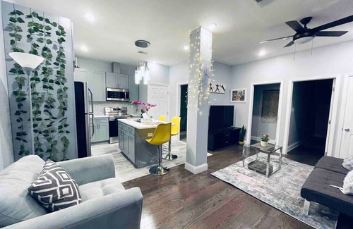 Gayborhood Apartment | Stunning 1Bedroom Apartment in Center City