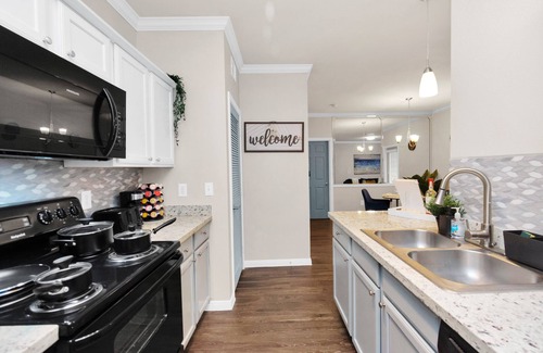 Humble Apartment | Stunning 1BR1.5BA located near IAH airport