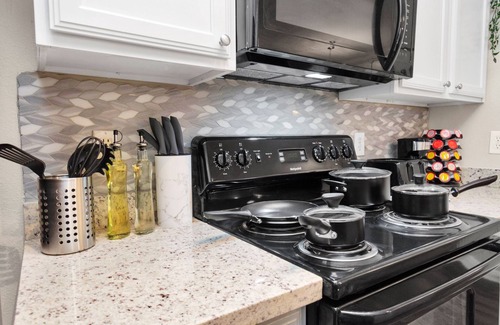 Humble Apartment | Stunning 1BR1.5BA located near IAH airport
