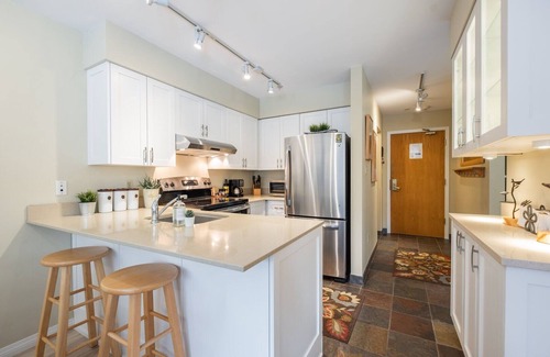 Blackcomb Condo | Stunning 2 BDR | Steps to Blackcomb | Free Parking | Shared hot tub