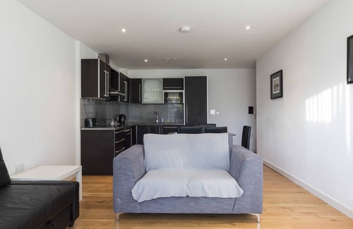 Fairfield Apartment | Stunning 2 bed | 2 bathroom apartment moments from East Croydon station