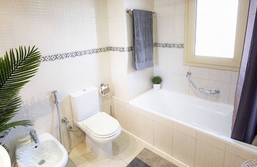 Al Hamra Village Apartment | STUNNING 2 BED APARTMENT