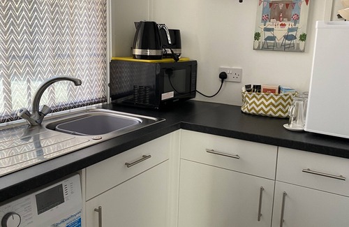 Briton Ferry Apartment | Stunning 2-Bed Apartment above Schooners Bar