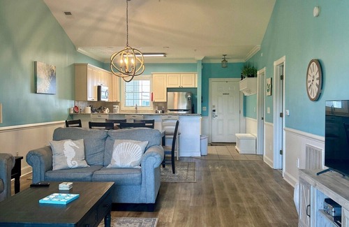 Central Myrtle Beach Condo | Stunning 2 Bed Condo w/Golf Course View - Incredible Location