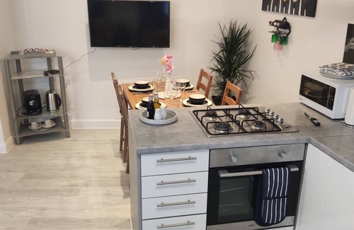 Alibon Apartment | Stunning 2-Bed Apartment in London Dagenham